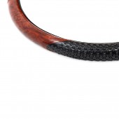 Amio - Κάλυμμα Τιμονιού SWC-11 Μαύρο με Εφέ Ξύλου Διάμετρος 37/39cm από Δερματίνη για Προστασία και Άνεση Τιμονιού για Επιβατικά και Επαγγελματικά Αυτοκίνητα - 1 τεμ. (01369/AM) Διάμετρος 37-39 cm americat.gr