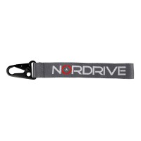 ΜΠΡΕΛΟΚ ΚΑΡΑΜΠΙΝΕΡ ΜΕ LOGO NORDRIVE ΣΕ ΓΚΡΙ ΣΚΟΥΡΟ ΧΡΩΜΑ 1ΤΕΜ. Μπρελόκ americat.gr