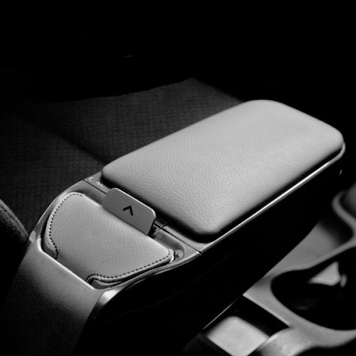 ΤΕΜΠΕΛΗΣ ΑΥΤΟΚΙΝΗΤΟΥ ARMSTER 2 ΜΑΥΡΟΣ ΜΕ ΤΣΕΠΗ ΓΙΑ FORD FOCUS 2018+ (USB/AUX ΕΠΕΚΤΑΣΗ ΚΑΛΩΔΙΟΥ) RATI - 1 τεμ.