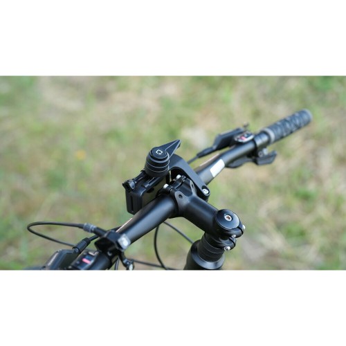 Διπλή Βάση Στήριξης Κινητού και Action Camera Out Front της σειράς Titan Optiline για Τιμόνι Μηχανής ή Ποδηλάτου με διάμετρο από 22 mm έως 35 mm με 3D αντικραδασμικό σύστημα dampener και σύστημα Duolock 2.0, συμβατή με Θήκες ή Αντάπτορες Κινητού Optiline