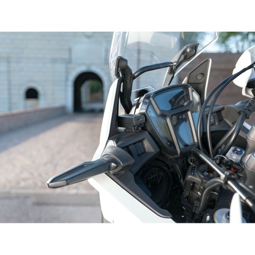Αδιάβροχος Φορτιστής Κινητού Trek X 12/24V 48W της σειράς Optiline με 2 θύρες USB Type A και USB Type C, Καλώδιο 180 cm, Βύσμα SAE και Ακροδέκτες, Ασφάλεια, Αδιαβροχοποίηση IPX6, συμβατό με Βάσεις Στήριξης, Θήκες ή Αντάπτορες Κινητού Optiline