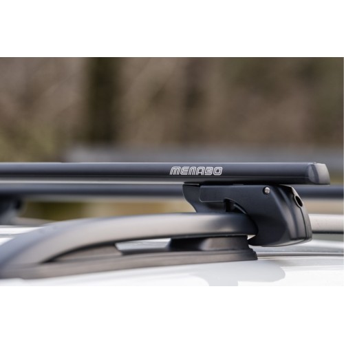 MENABO ΜΠΑΡΕΣ ΟΡΟΦΗΣ ΑΛΟΥΜΙΝΙΟΥ SHERMAN BLACK 120 cm ΣΕ ΜΑΥΡΟ ΧΡΩΜΑ ΓΙΑ Volkswagen Polo V (6R/6C) 5 doors 2009>2017 ΜΕ RAISED RAILS (Παράλληλες Μπάρες με Κενό) - 2 ΤΕΜ. (12280/MB)