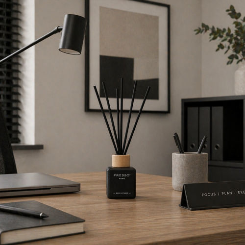 Fresso - Αρωματικό Χώρου με Στικ Molise 100 ml Premium Home Reed Diffuser με FlowScent, Μαύρο Γυάλινο Μπουκάλι και Μαύρα Στικ από Fiberglass - 1 Τεμ. (390020/FRE)