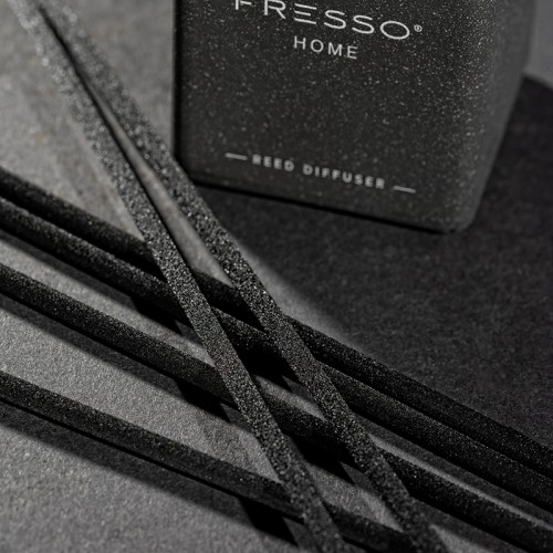 Fresso - Κιτ Αναπλήρωσης με Άρωμα Amora 100 ml Premium Home Refill Kit και 6 Μαύρα Στικ από Fiberglass για Αρωματικό Χώρου Reed Diffuser - 1 Τεμ. (390051/FRE)