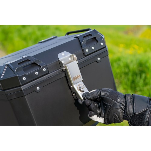 Lampa – Βαλιτσάκι Μοτοσυκλέτας T-Box 45L Μαύρο για Μεγαλύτερη Χωρητικότητα και Ασφαλή Μεταφορά Εξοπλισμού με Σύστημα Γρήγορης Απελευθέρωσης – 1 Τεμ. (9166.7-LM)