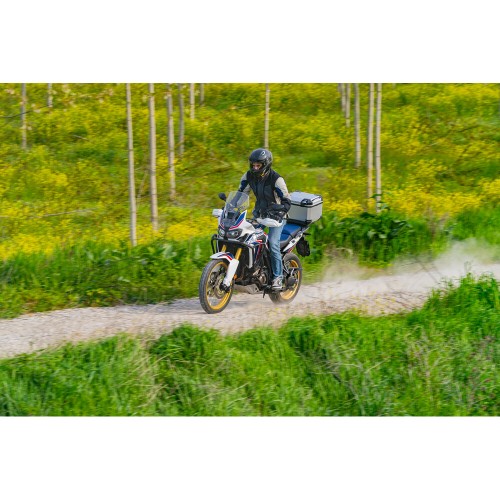 Lampa – Βαλιτσάκι Μοτοσυκλέτας T-Box 45L Ασημί για Άνετη Μεταφορά Εξοπλισμού με Σύστημα Γρήγορης Απελευθέρωσης – 1 Τεμ. (9166.8-LM)