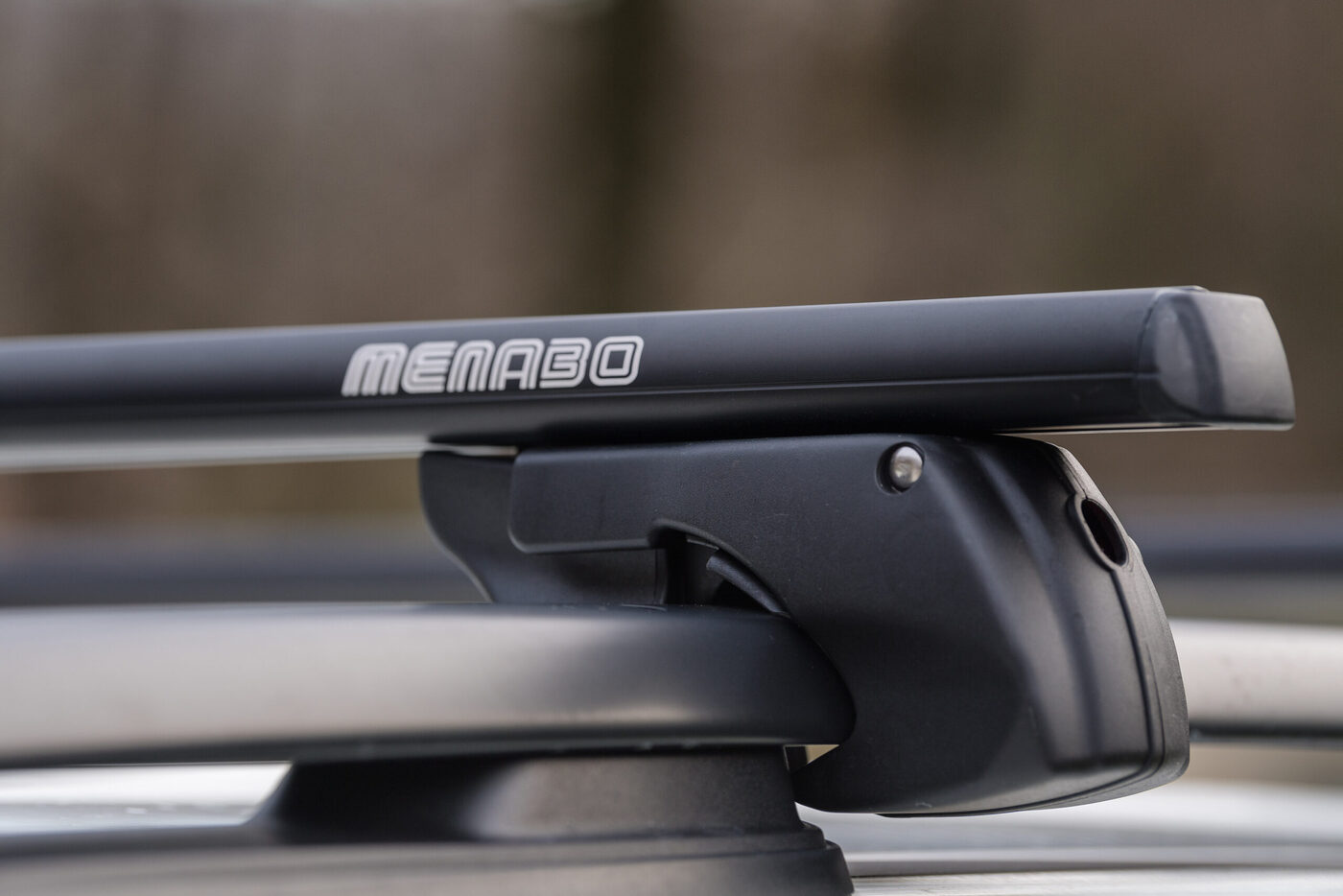 Menabo - Μπάρες Οροφής Αλουμινίου Sherman Black 120 cm Μαύρο για Subaru XV / Crosstrek 12/2022 >  5πορτο / SUV με Raised Rails - 2 τεμ. (12280/MB)