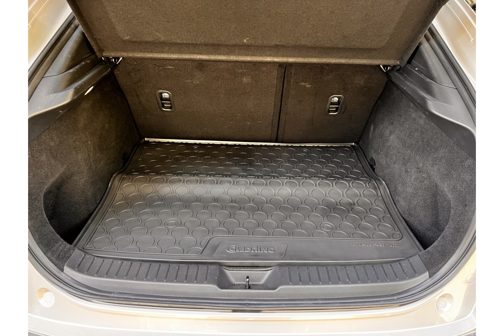 Πατακι Σκαφη Πορτ Μπαγκαζ Για Mazda CX-30 5D 09/2019+ (κατω Επιπεδο) Sumisura Trunk Mat Απο Αοσμο, Μη Τοξικο, Οικολογικο Και Ανακυκλωσιμο Συνθετικο Λαστιχο Σε Μαυρο Χρωμα Με Υποδοχη Για Προεκταση L2519.8 - L2519.9 LAMPA - 1 Τεμ. - Thumbnail 4
