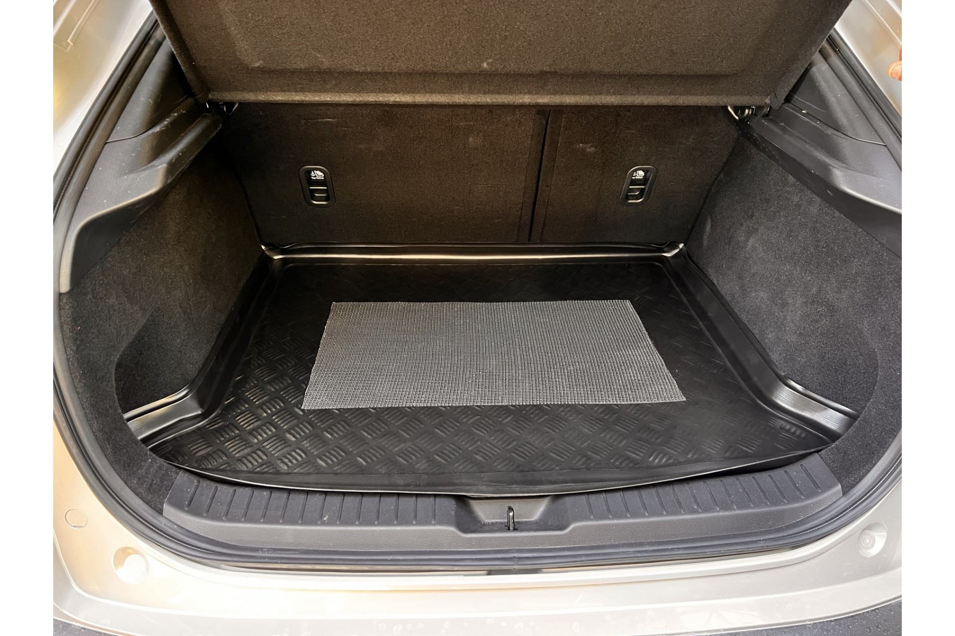CIK -  Πατακι Σκαφη Πορτ Μπαγκαζ Για Mazda CX-30 2019+ Λαστιχο Σε Μαυρο Χρωμα - 1 Τεμ. (BM.MA.0014/CK) - Thumbnail 2