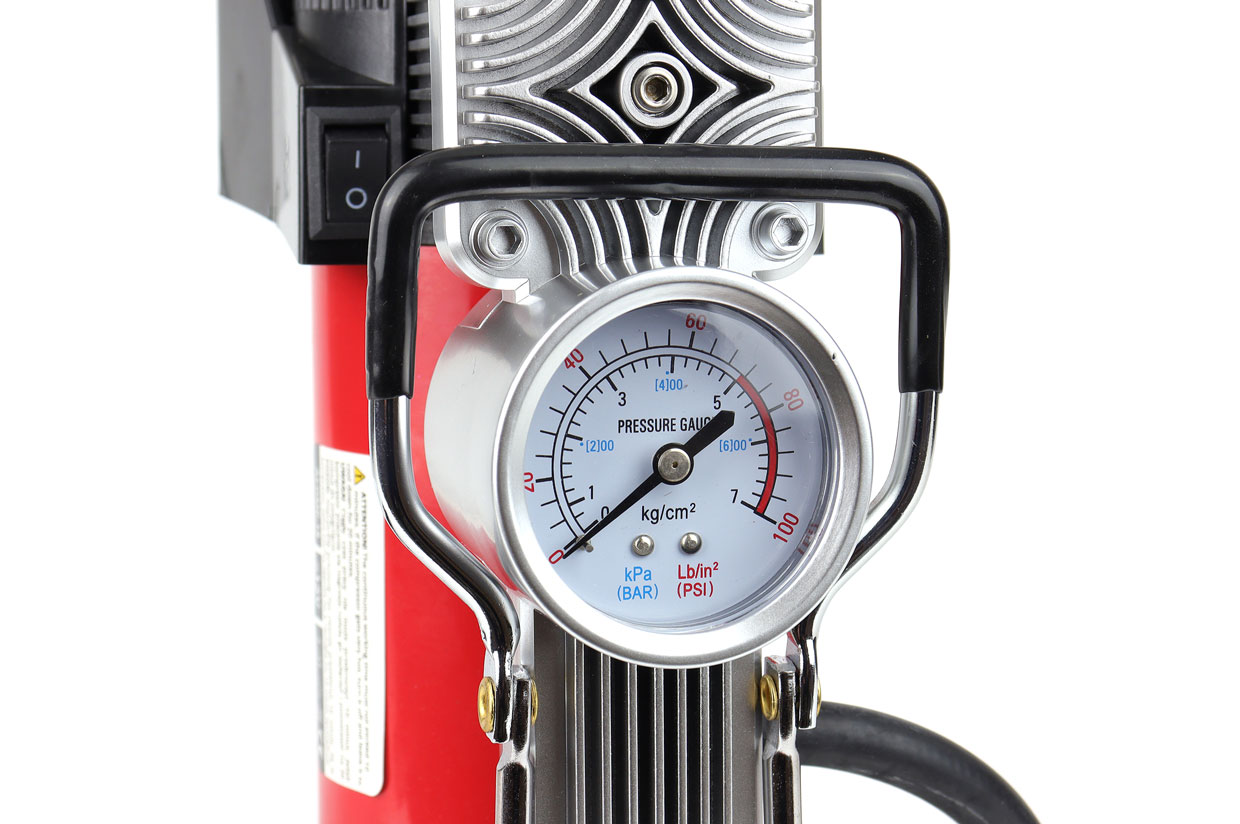 AMIO – Κομπρεσέρ Αέρα 12V Διπλού Κυλίνδρου 10BAR 150PSI 60L/MIN Με Μανόμετρο, LED Φακό, Σετ Επισκευής & Βαλιτσάκι Για Άμεση Αντιμετώπιση Έκτακτων Αναγκών – 1 Τεμ. (02640/AM) - Thumbnail 2