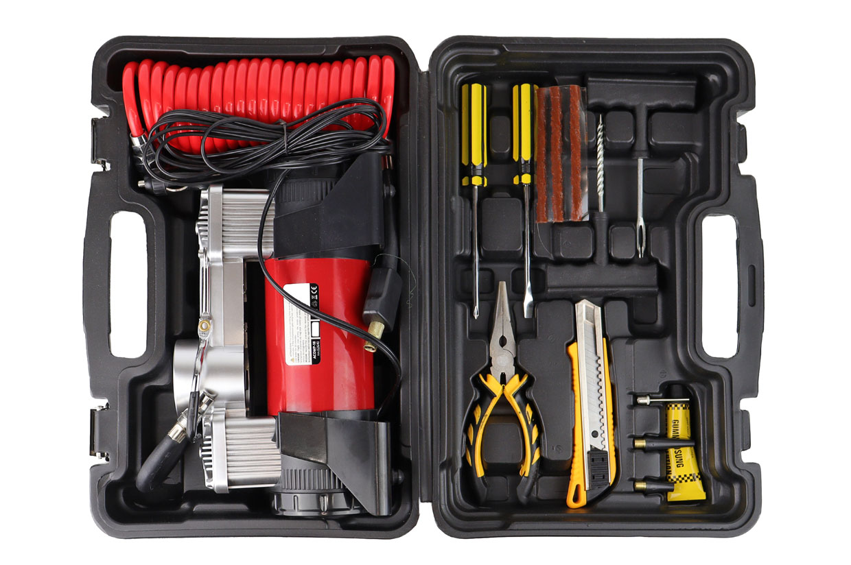 AMIO – Κομπρεσέρ Αέρα 12V Διπλού Κυλίνδρου 10BAR 150PSI 60L/MIN Με Μανόμετρο, LED Φακό, Σετ Επισκευής & Βαλιτσάκι Για Άμεση Αντιμετώπιση Έκτακτων Αναγκών – 1 Τεμ. (02640/AM) - Thumbnail 7