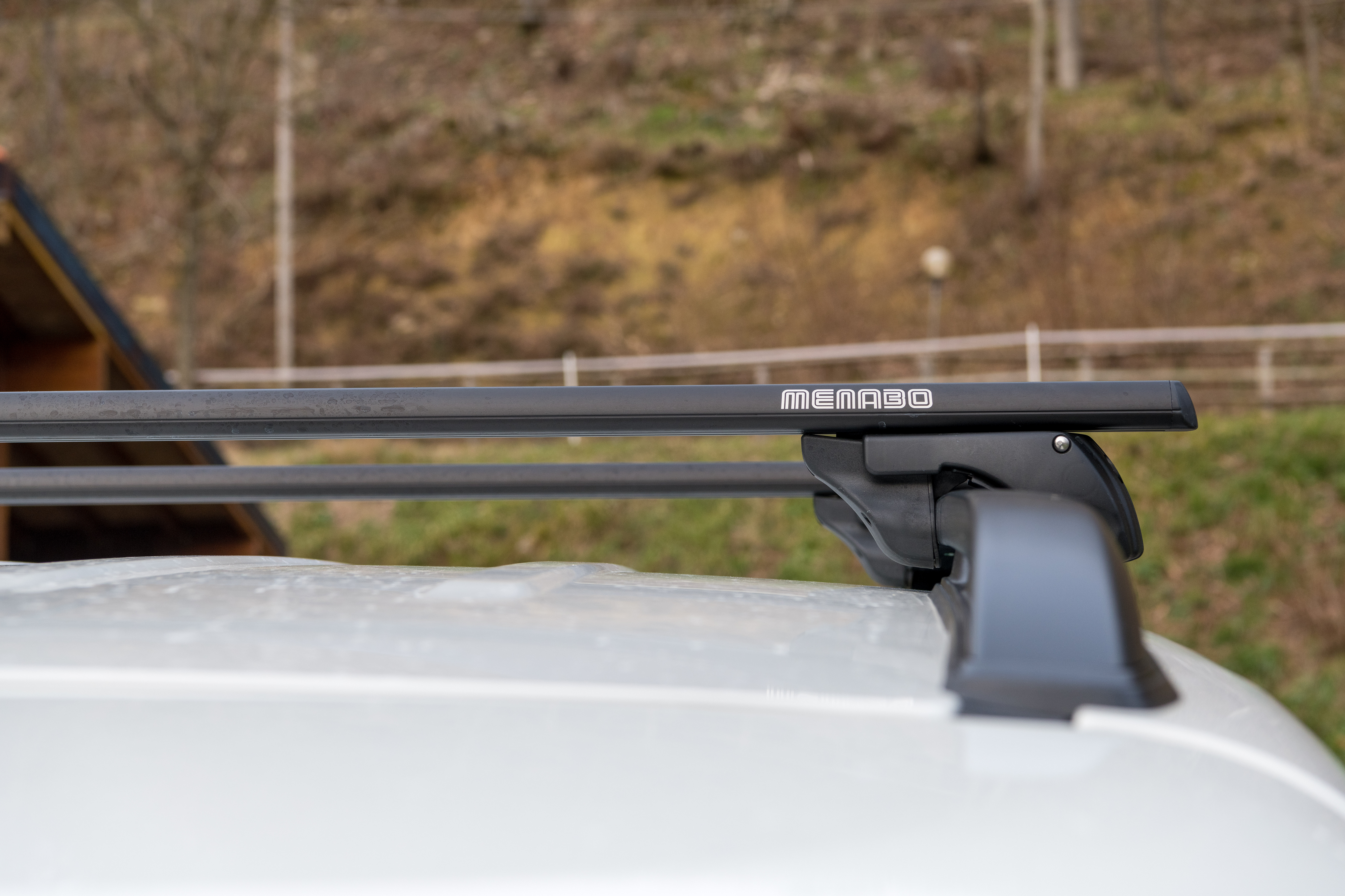 MENABO Μπαρες Οροφης Αλουμινιου Sherman Xl Black 135 Cm Σε Μαυρο Χρωμα Για Volkswagen Touareg Ii (7P) 5 Doors 2014>2018 Με Raised Rails (παράλληλες Μπάρες Με Κενό) - 2 Τεμ. (12290/MB) - Thumbnail 5