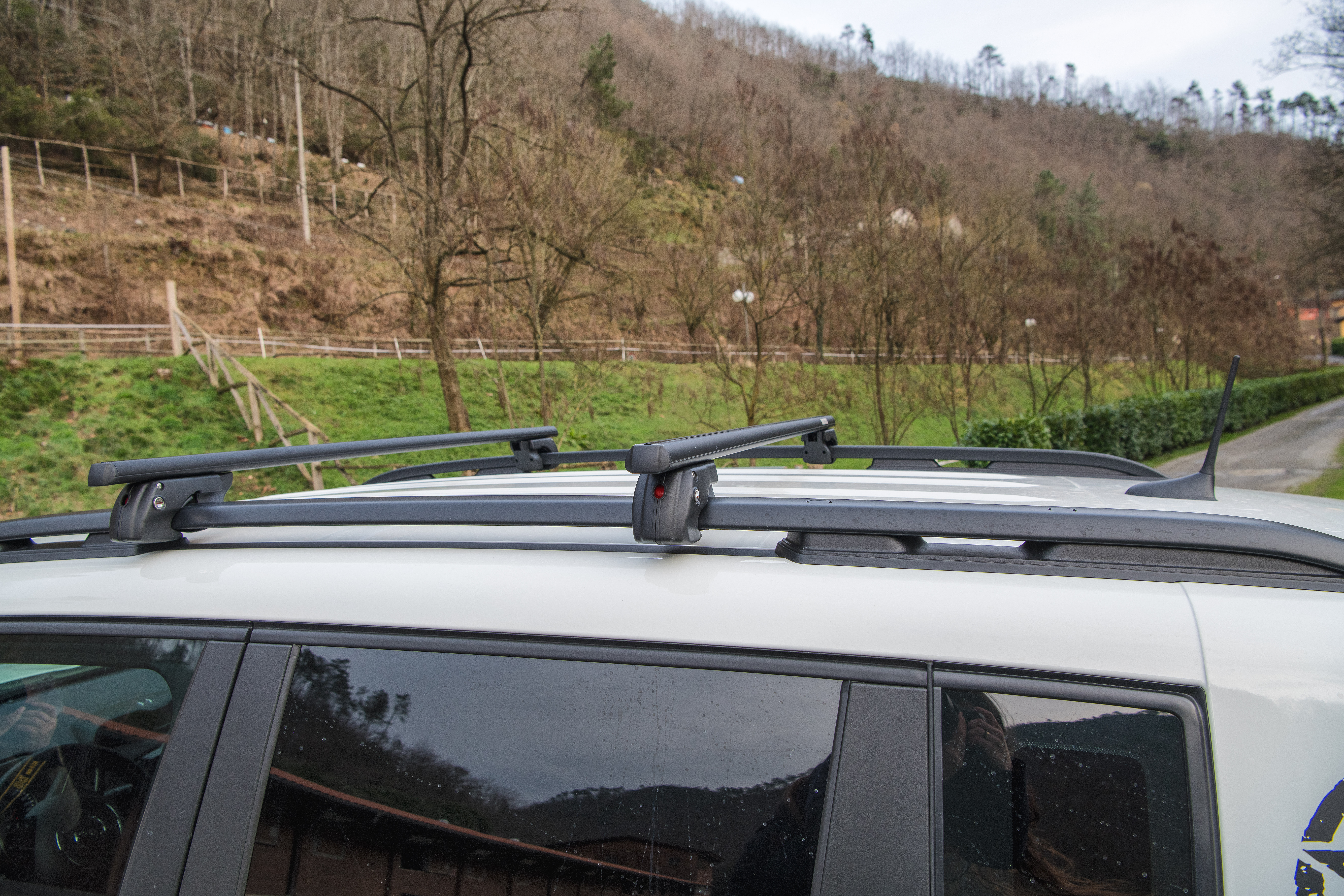 MENABO Μπαρες Οροφης Αλουμινιου Sherman Xl Black 135 Cm Σε Μαυρο Χρωμα Για Volvo XC90 5 Doors 2002>2006 Με Raised Rails (παράλληλες Μπάρες Με Κενό) - 2 Τεμ. (12290/MB) - Thumbnail 6